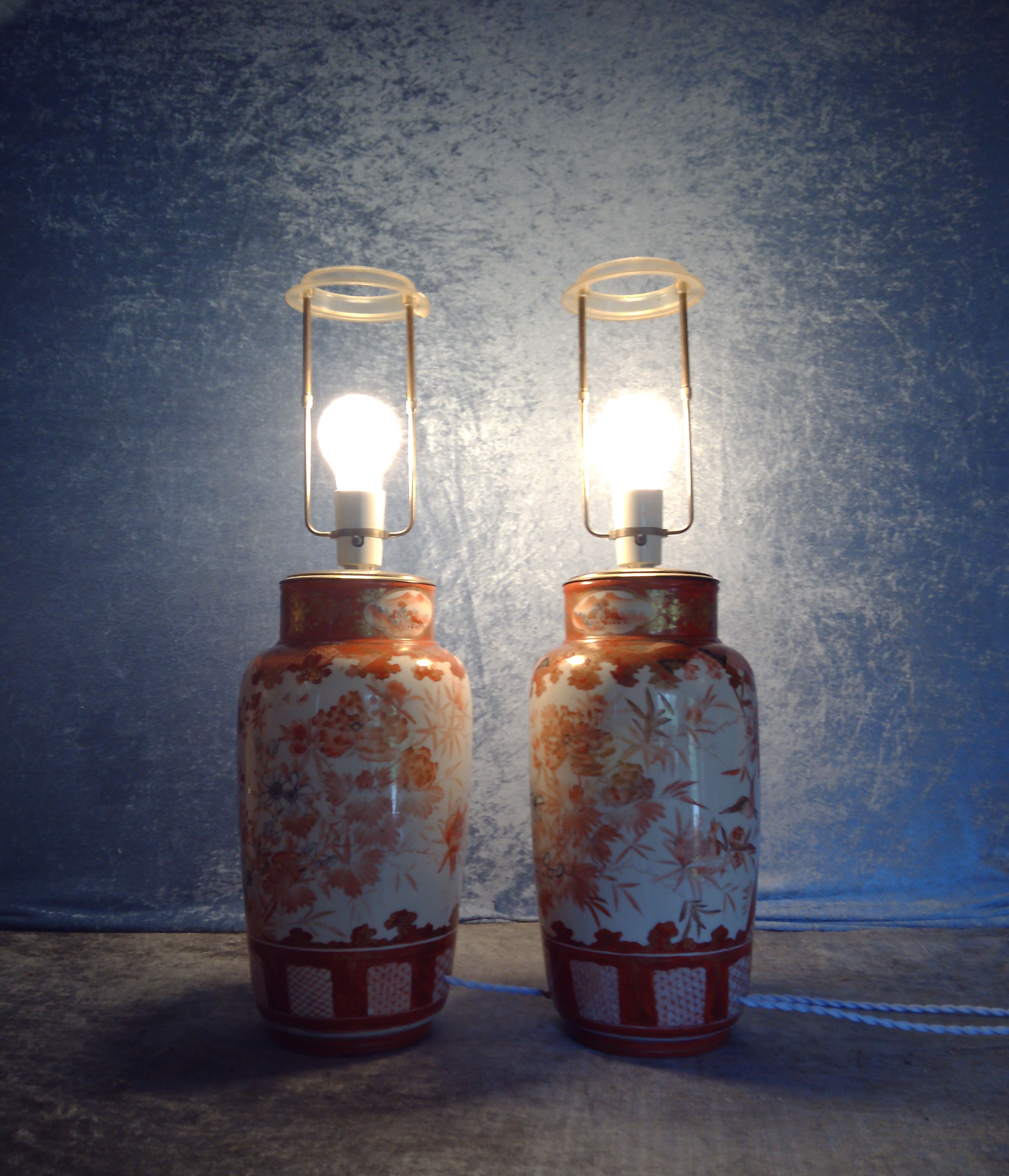 Japanese Kutani tablelamps made from porcelain vases from Meiji period (1868-1912). A pair.
