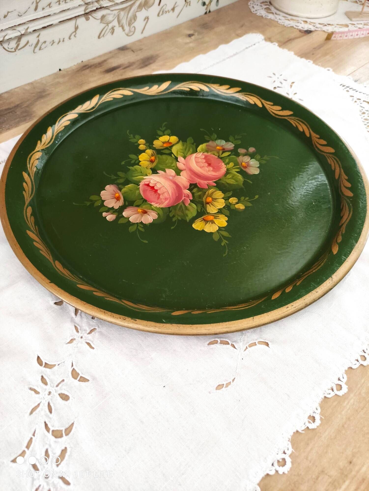 Russian tray in hand-painted sheet metal decoration old pink twigs and gilded border