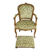Fauteuil de style Louis XV, accompagné de son repose-pieds assorti