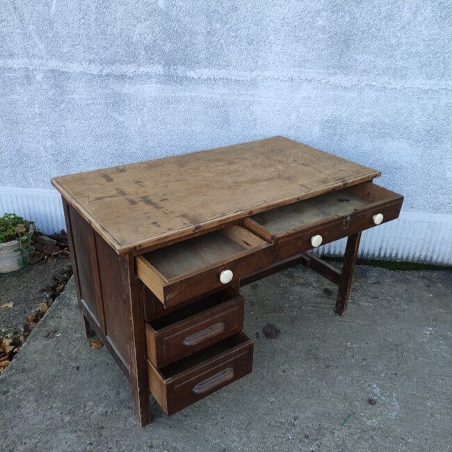 Children's desk