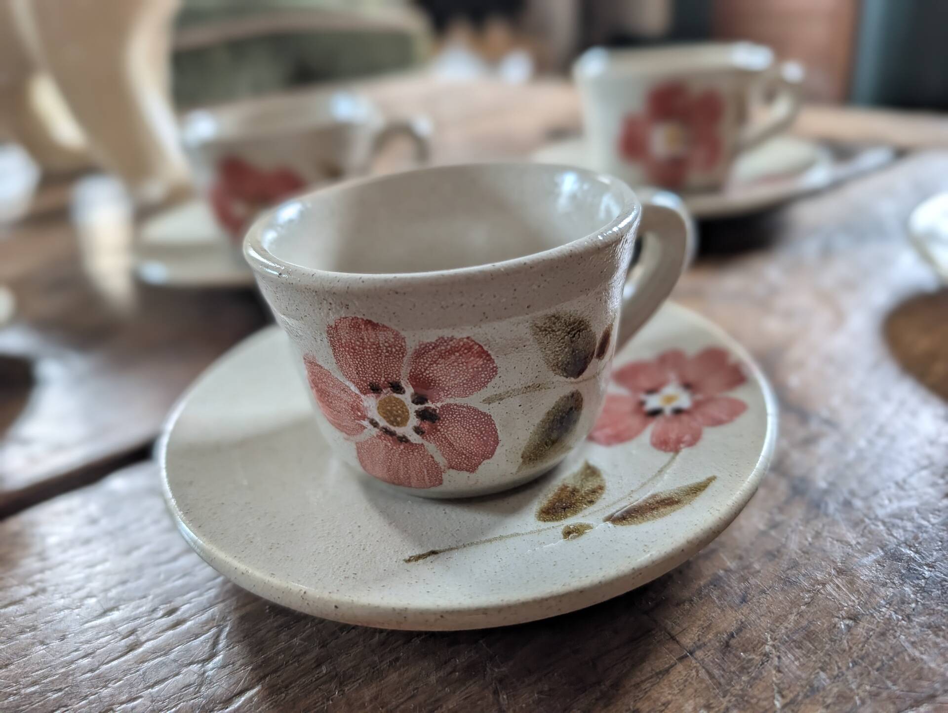 Saint-Amand Camélia, mid-20th century – 5 hand-painted cups