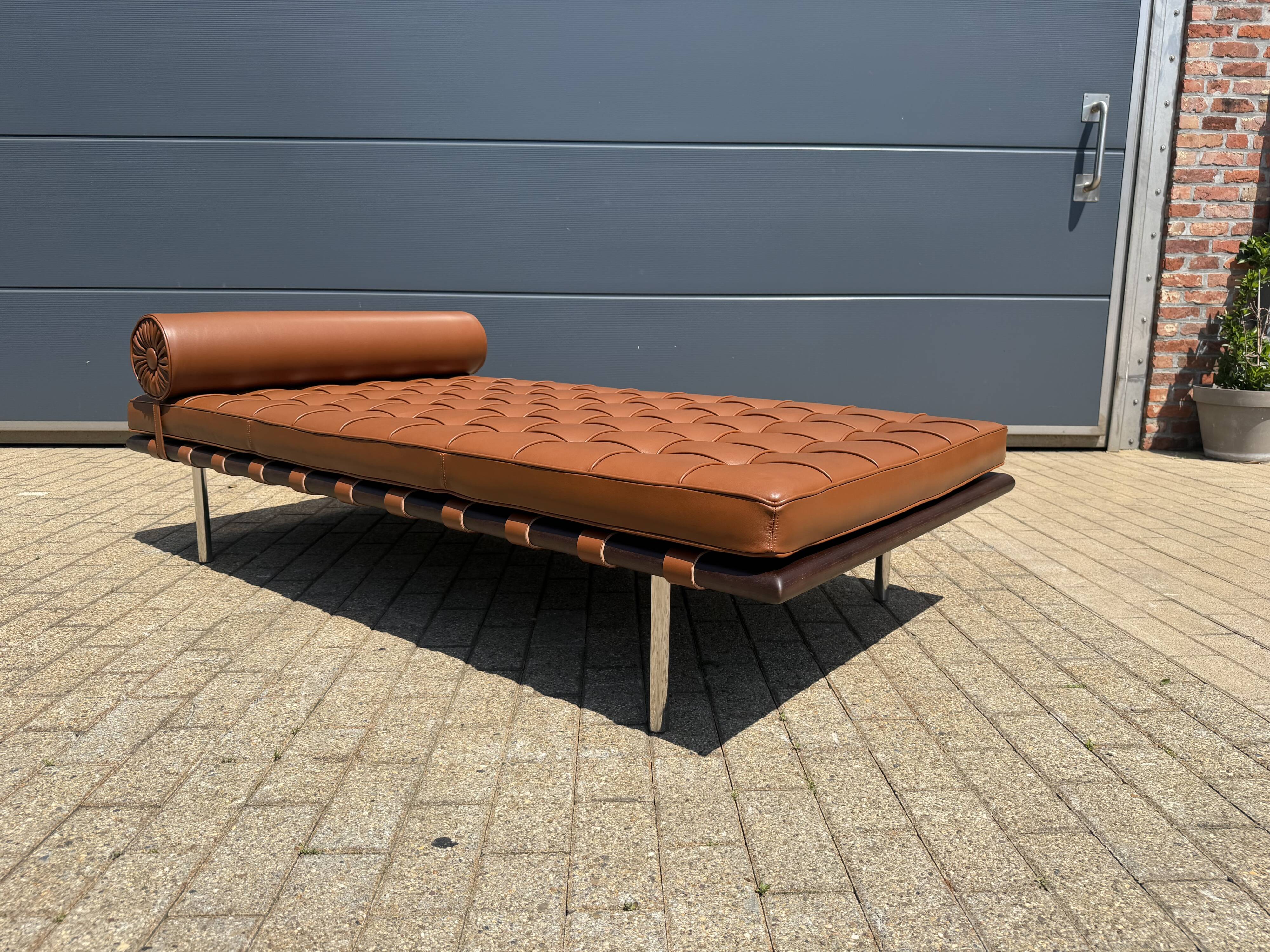 Knoll barcelona daybed mies van der rohe in cognac venezia leather, as new