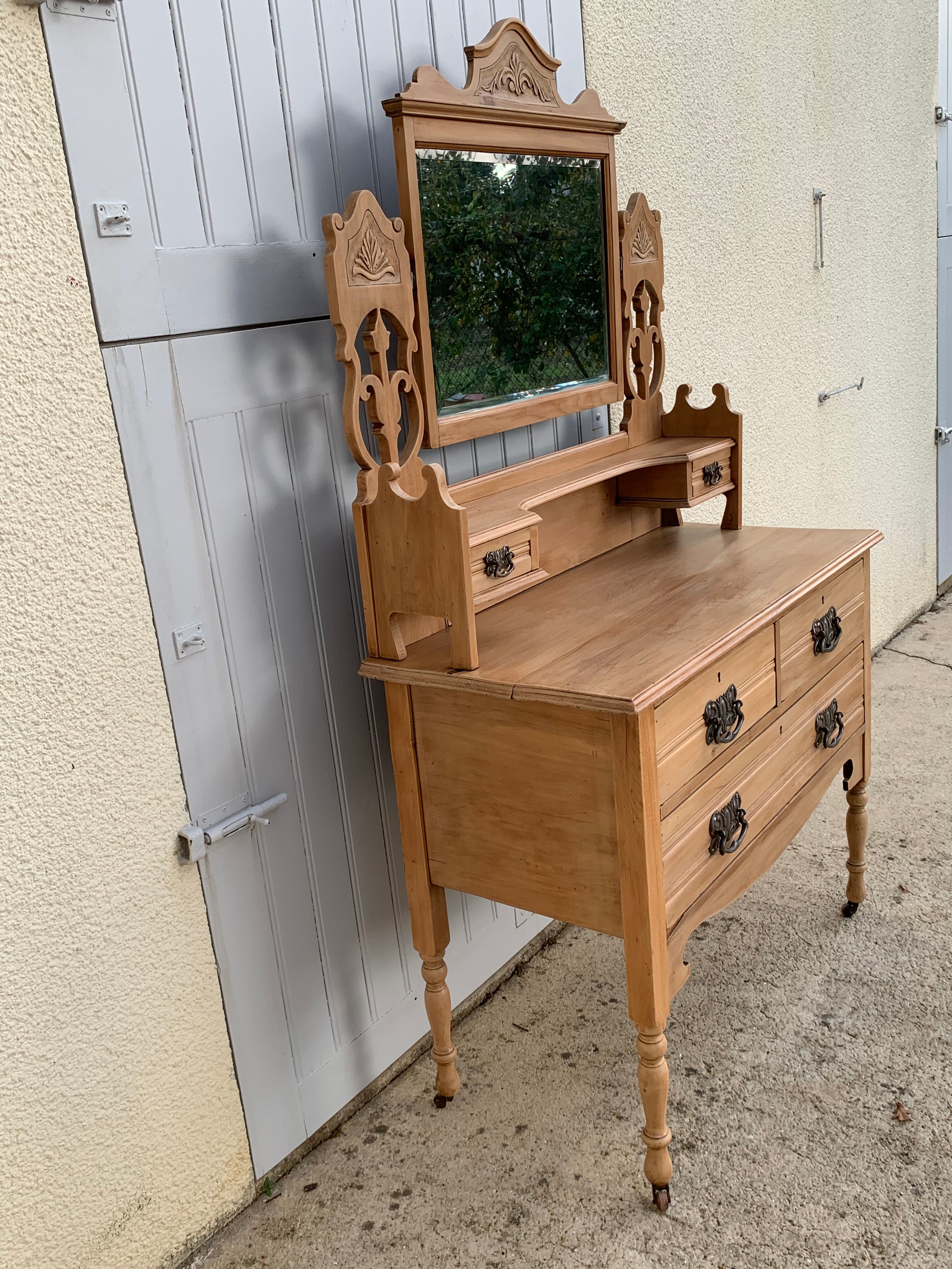 English dressing table 1900