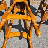 4 anciens tabourets en cuir et bois
