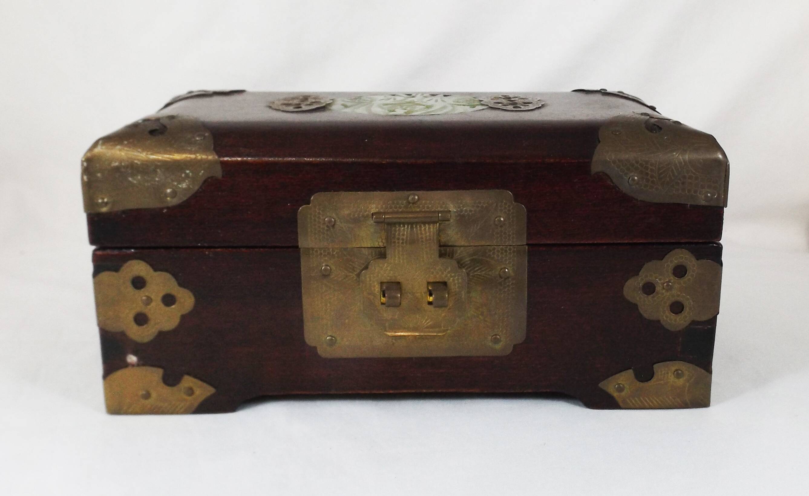 Chinese jewelry box in jade inlaid wood