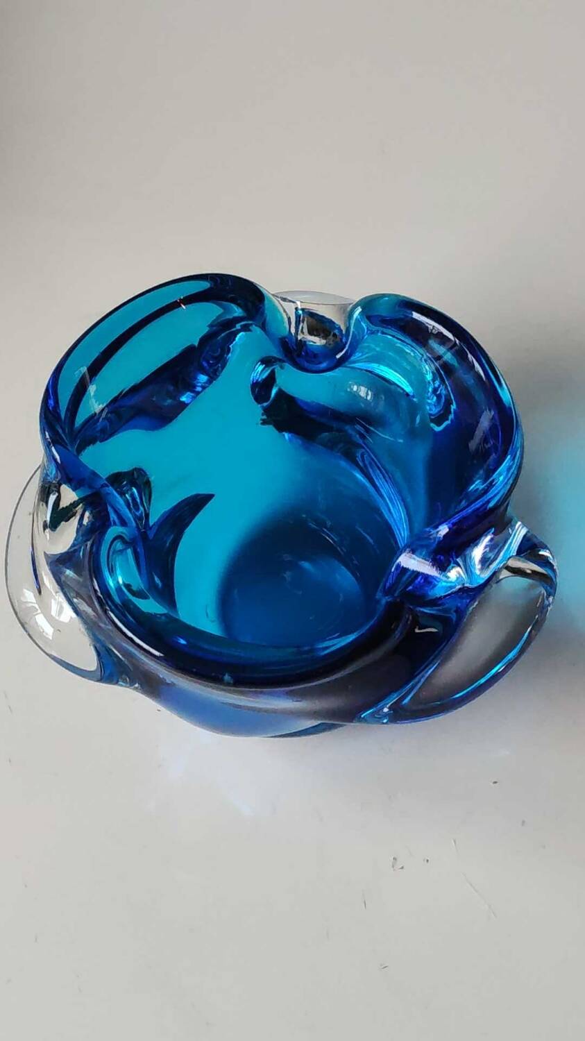 Empty pocket/Corolla shaped ashtray, in Murano style blown art glass, turquoise blue