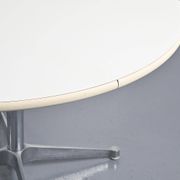 Table ronde par Charles et Ray Eames pour Herman Miller, circa 1970