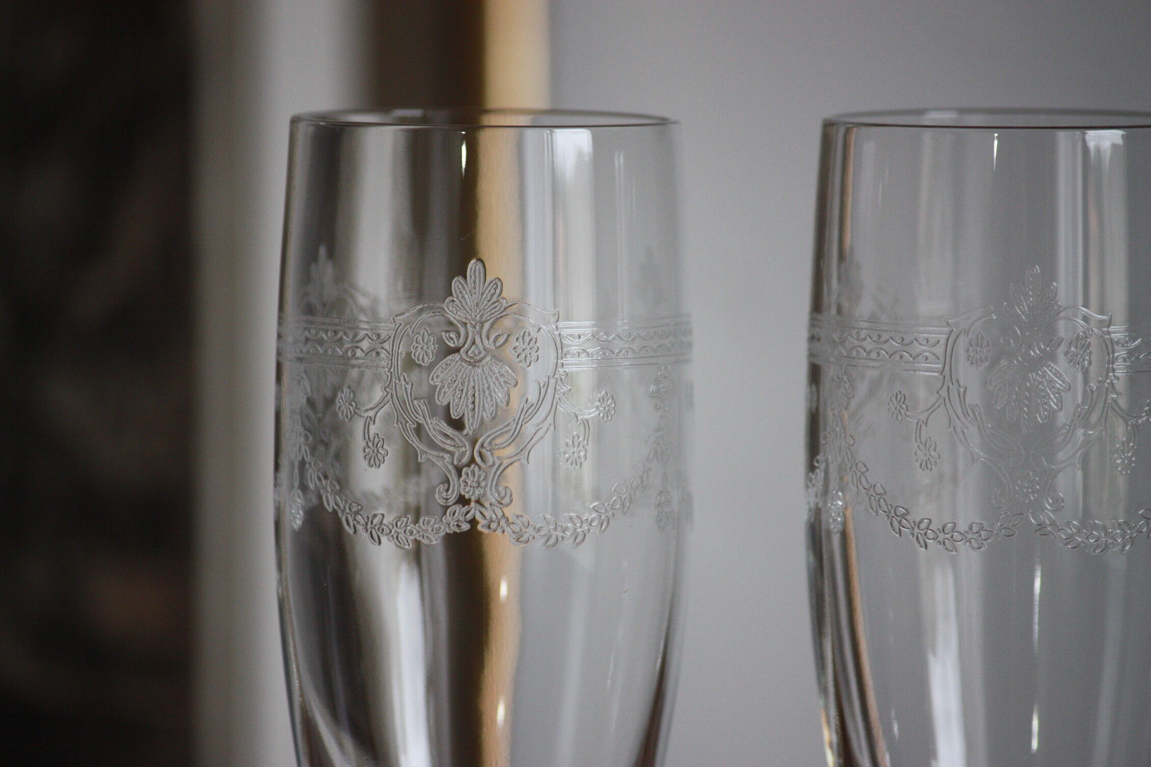 2 crystal champagne flutes of engraved arches