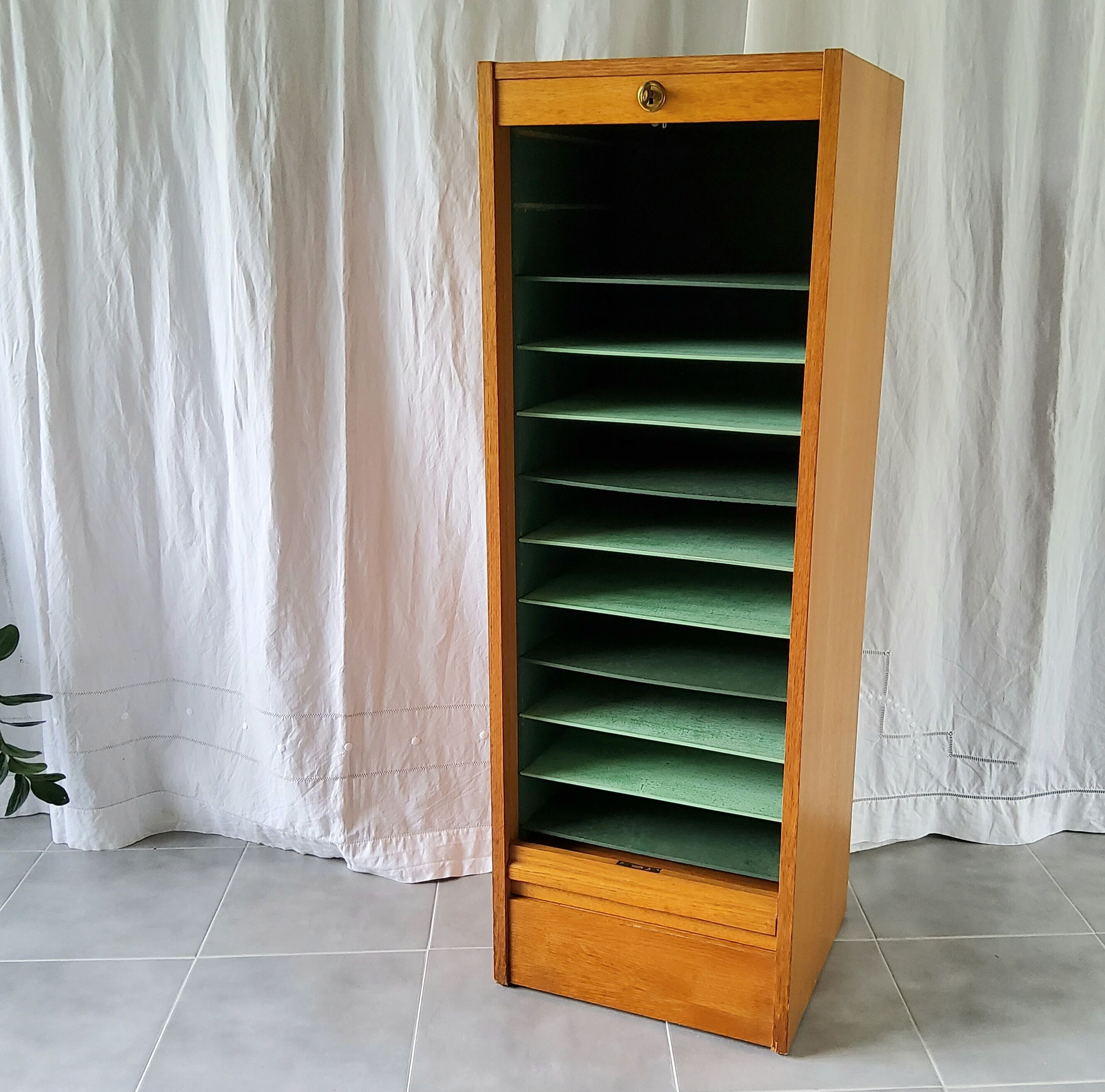 Wooden curtain binder