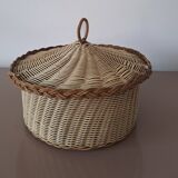 Vintage woven wicker basket with lid - Natural crafts