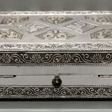 Handcrafted ethnic jewelry box - Hand-pushed silver iron - India - 70's