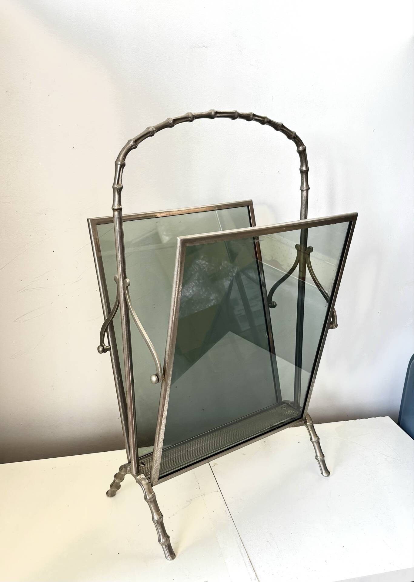 Porte revues en verre Maison Baguès