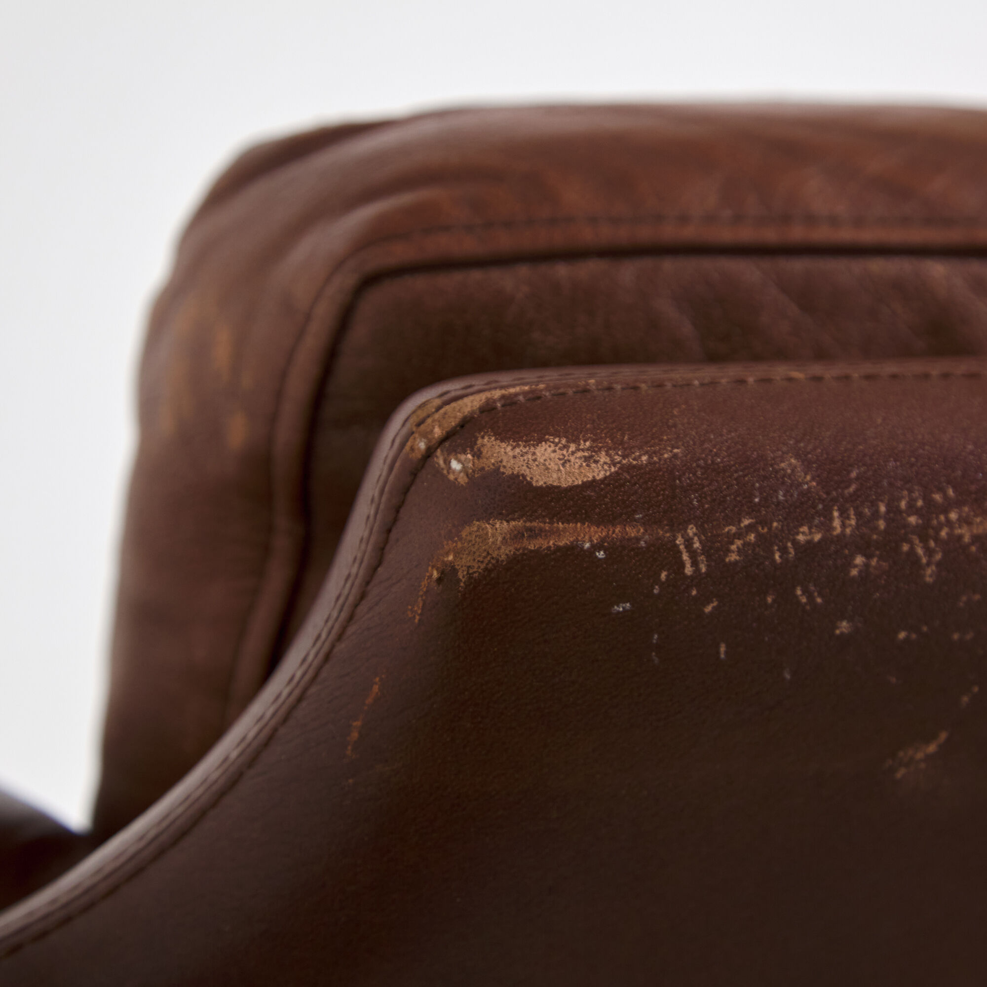 Three-seater leather sofa