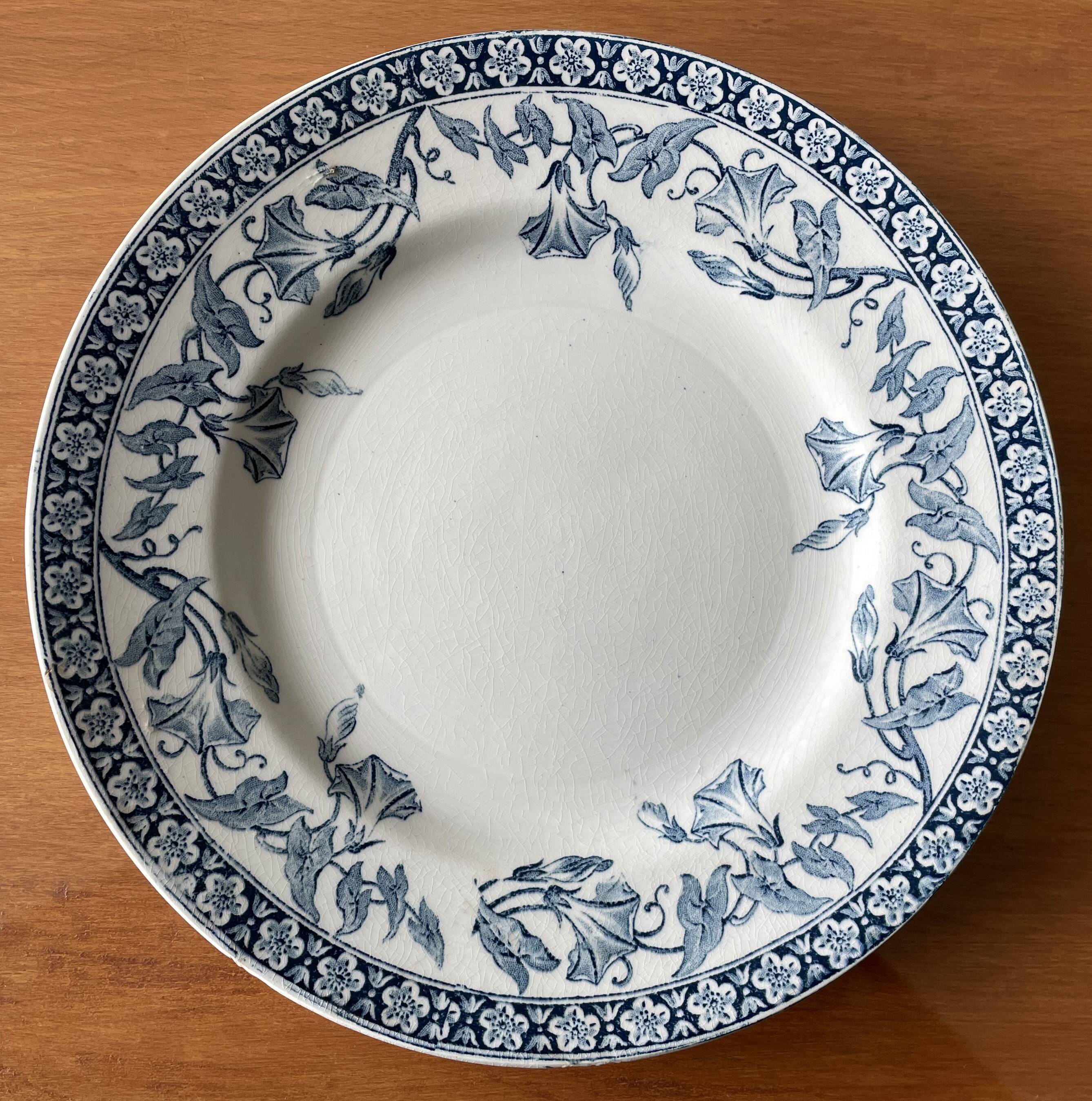 6 antique flat plates in Saint-Amand earthenware (Nord)