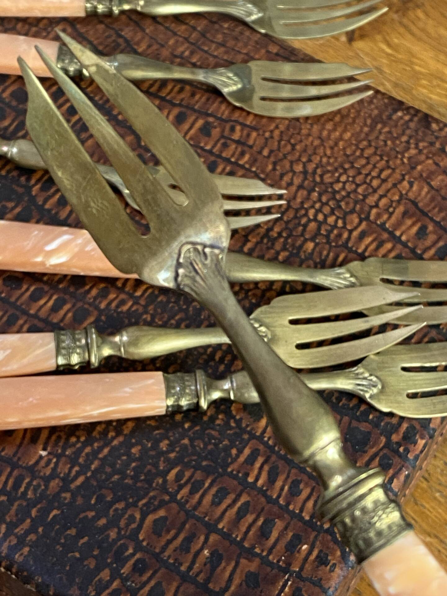 Dessert forks in brass and Bakelite in their case.