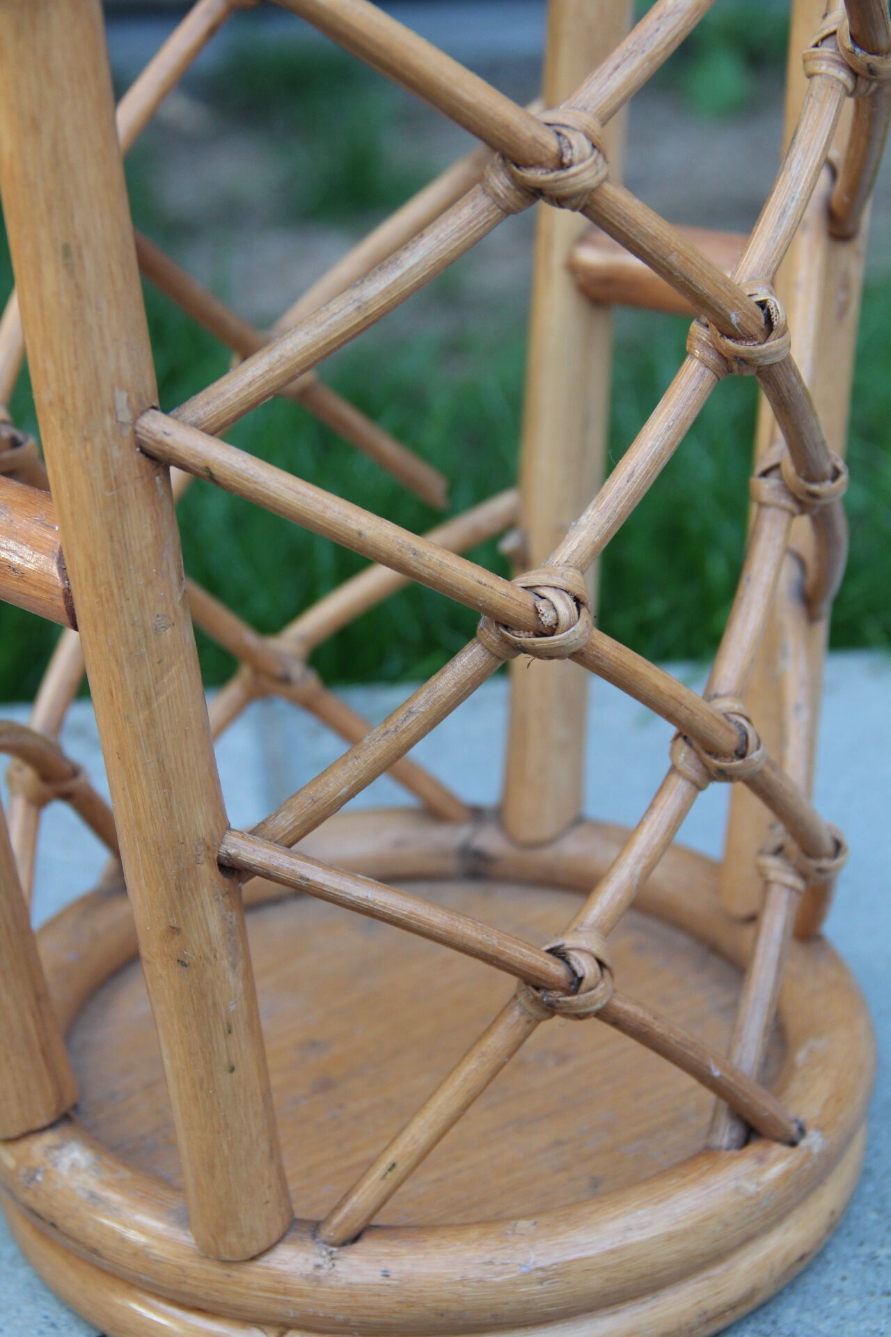 Porte-parapluies en osier vintage