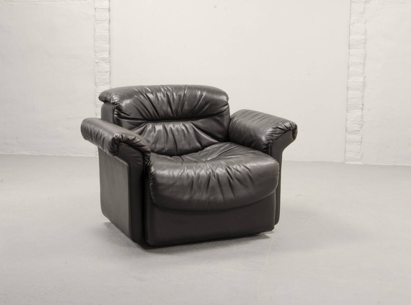 De Sede Black Smooth Leather Design Lounge Chair DS17. Swiss, 1970s