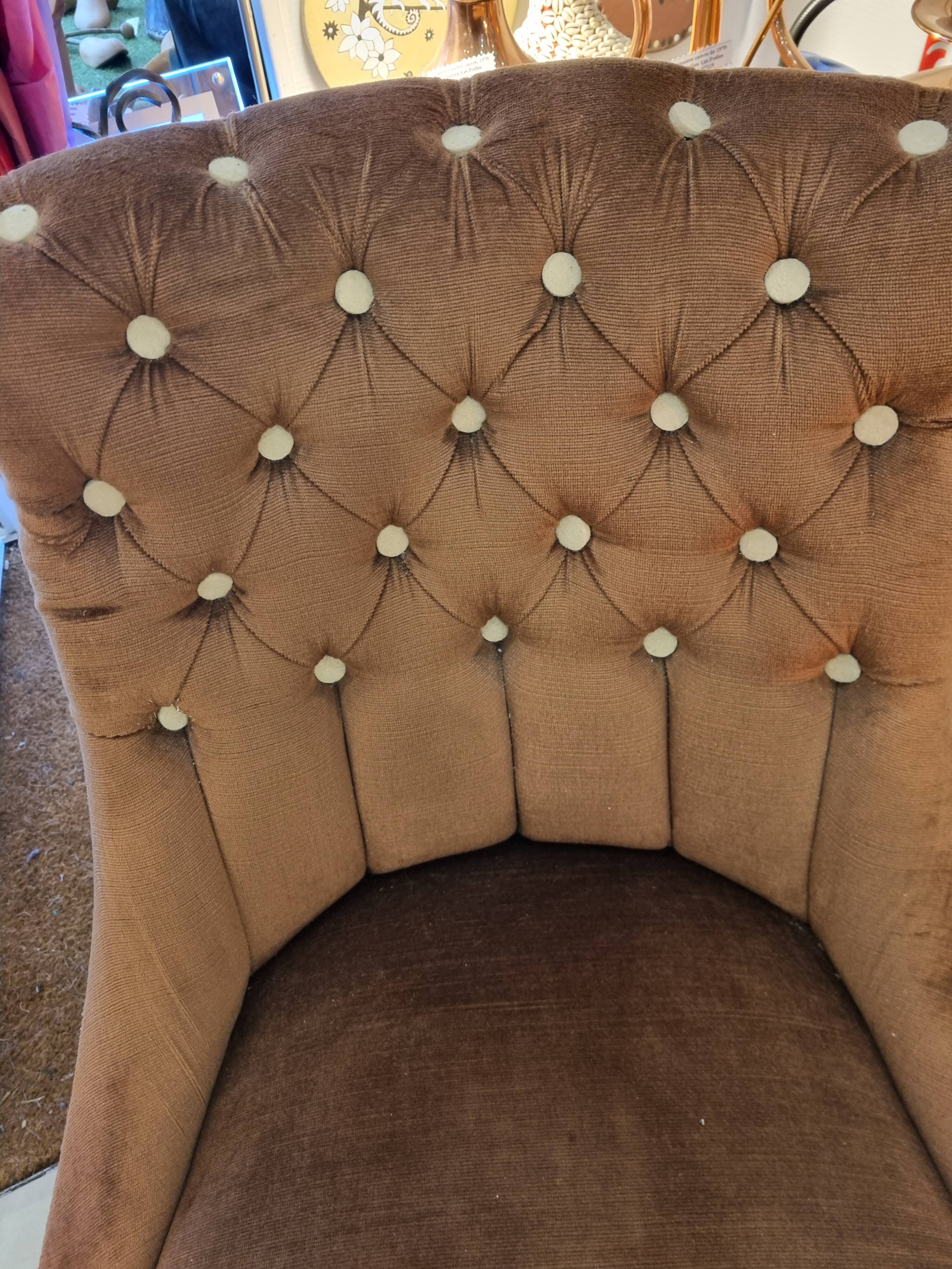 Fauteuil crapaud  capitonné 1970