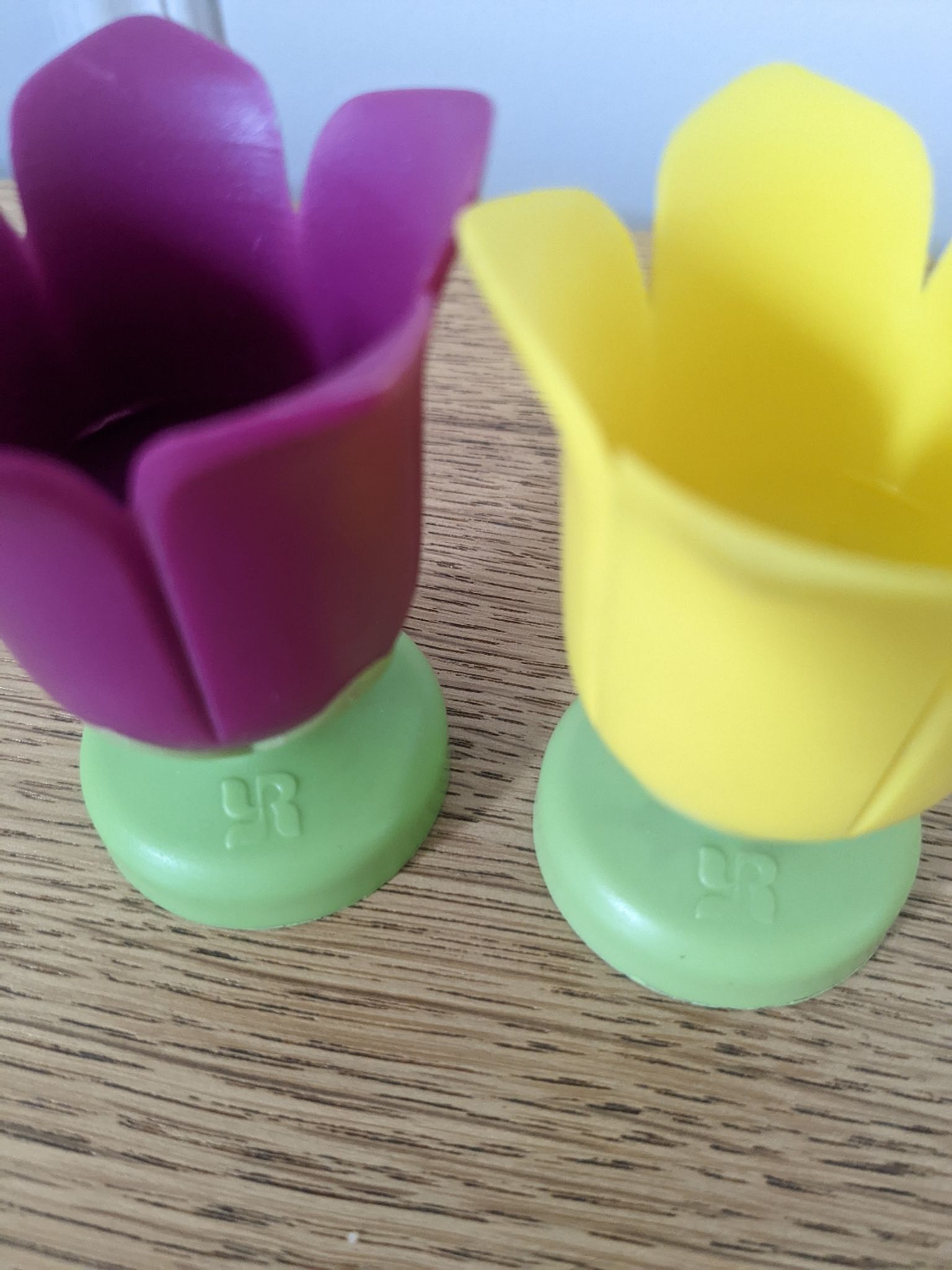 Lot de deux coquetiers tulipes
