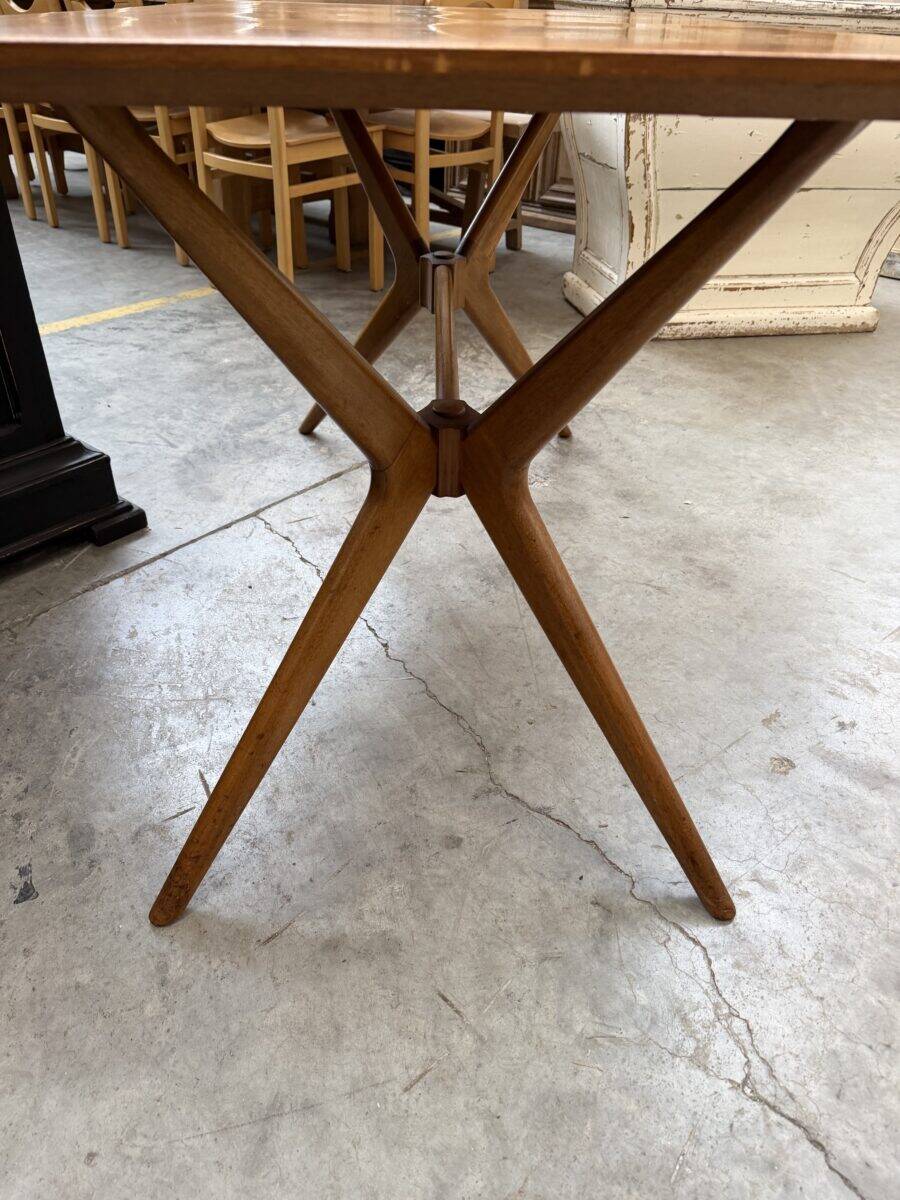 « Table hélicoptère » par E. Gomme pour G-Plan