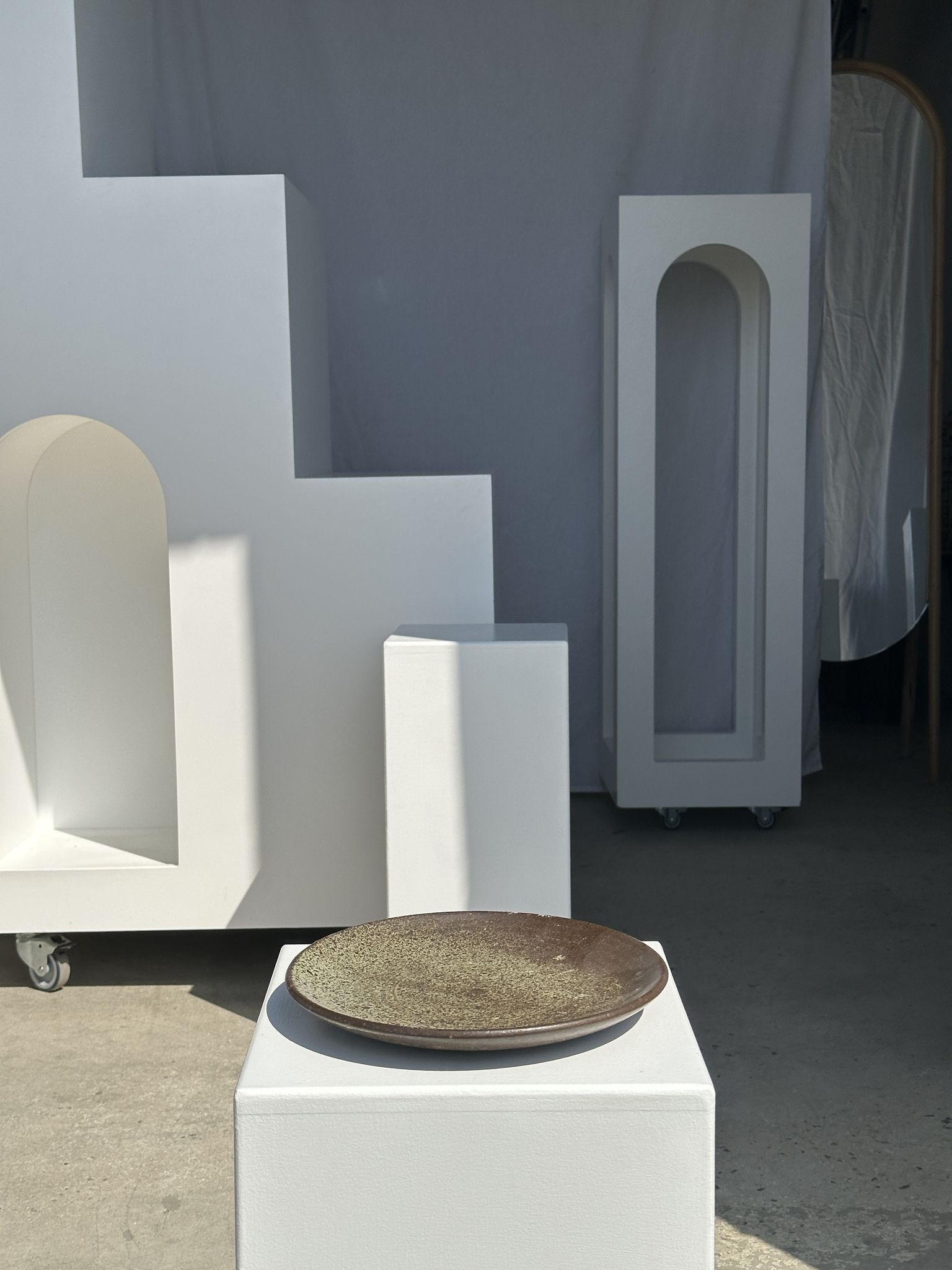 Plat en céramique vert indonésien D:26,5