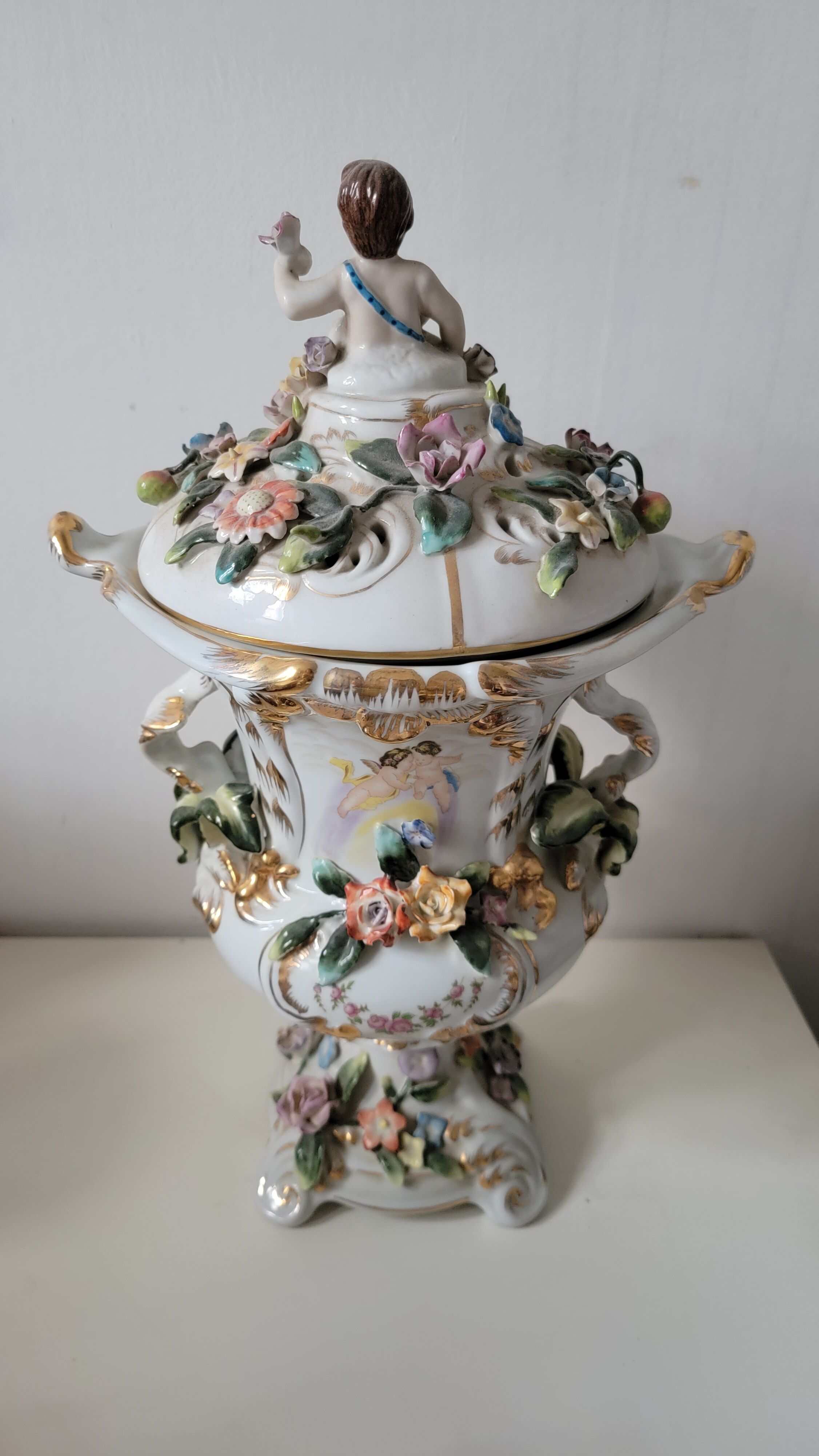 Rococo vase with lid