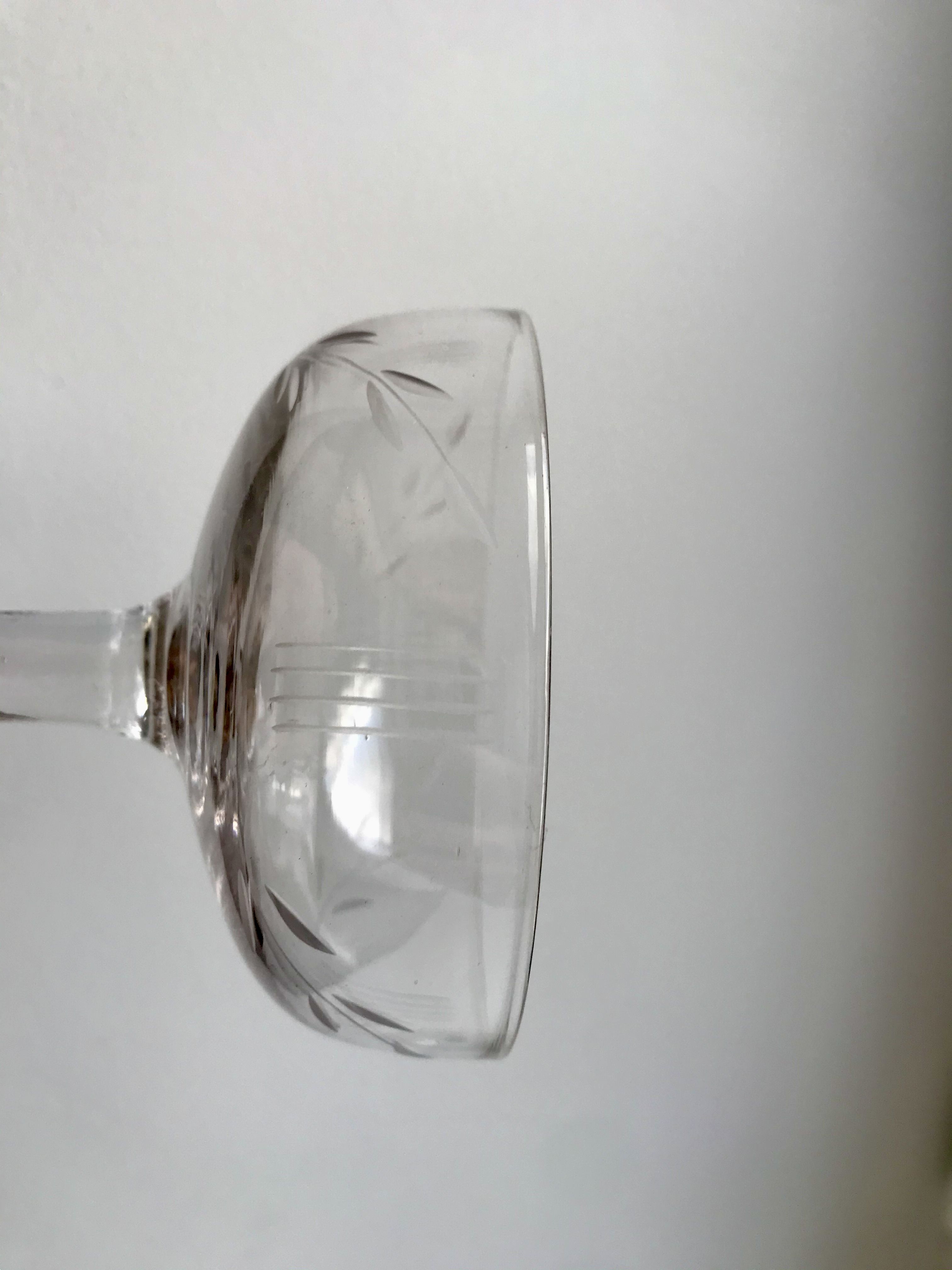 Set of 6 depicted Art Deco engraved crystal champagne glasses mismatched 50s