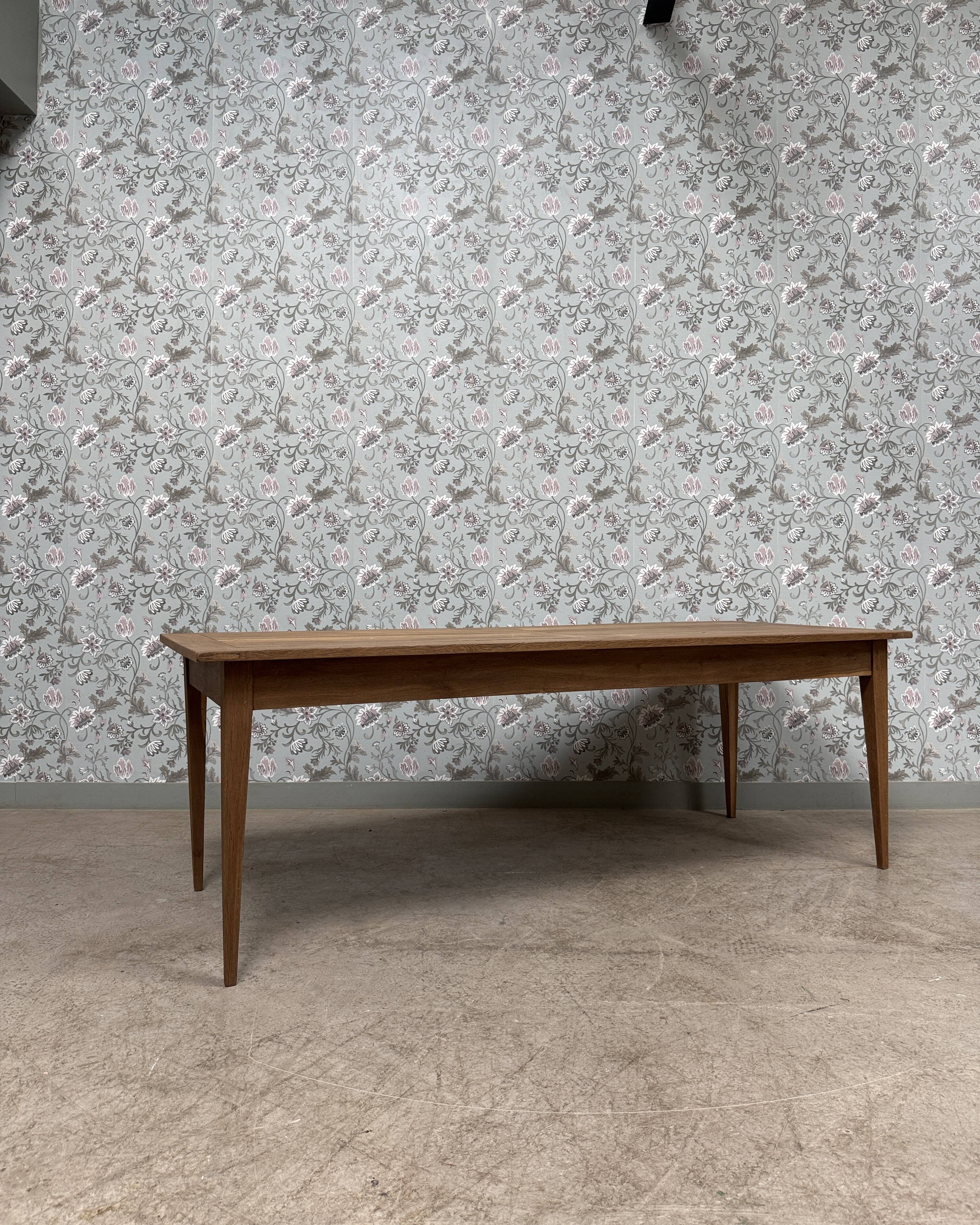 Large dining table in solid oak (renovated)