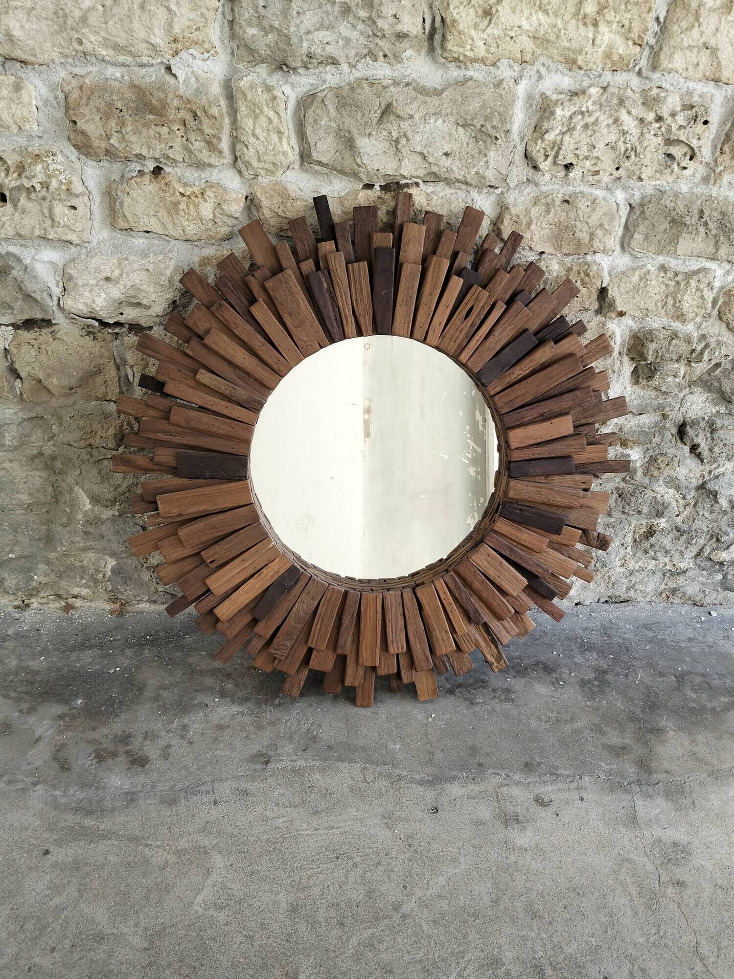 Round mirror