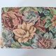 Repose-pieds en tapisserie florale