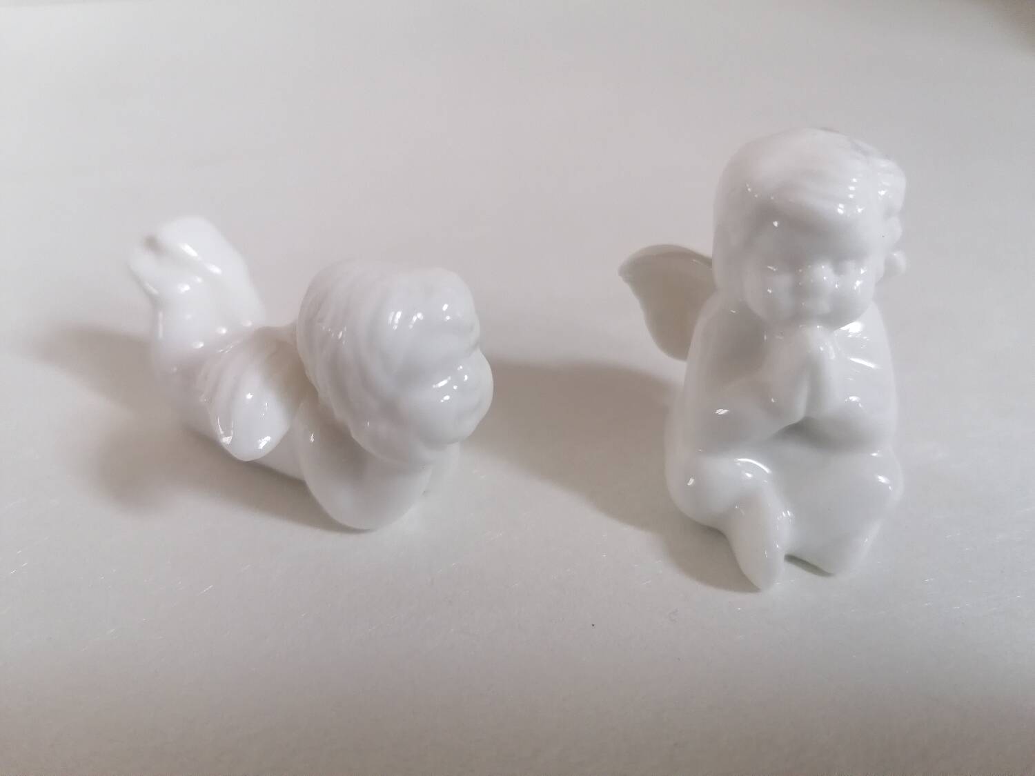 Lot 6 knife holders and 6 porcelain place markers putti angels