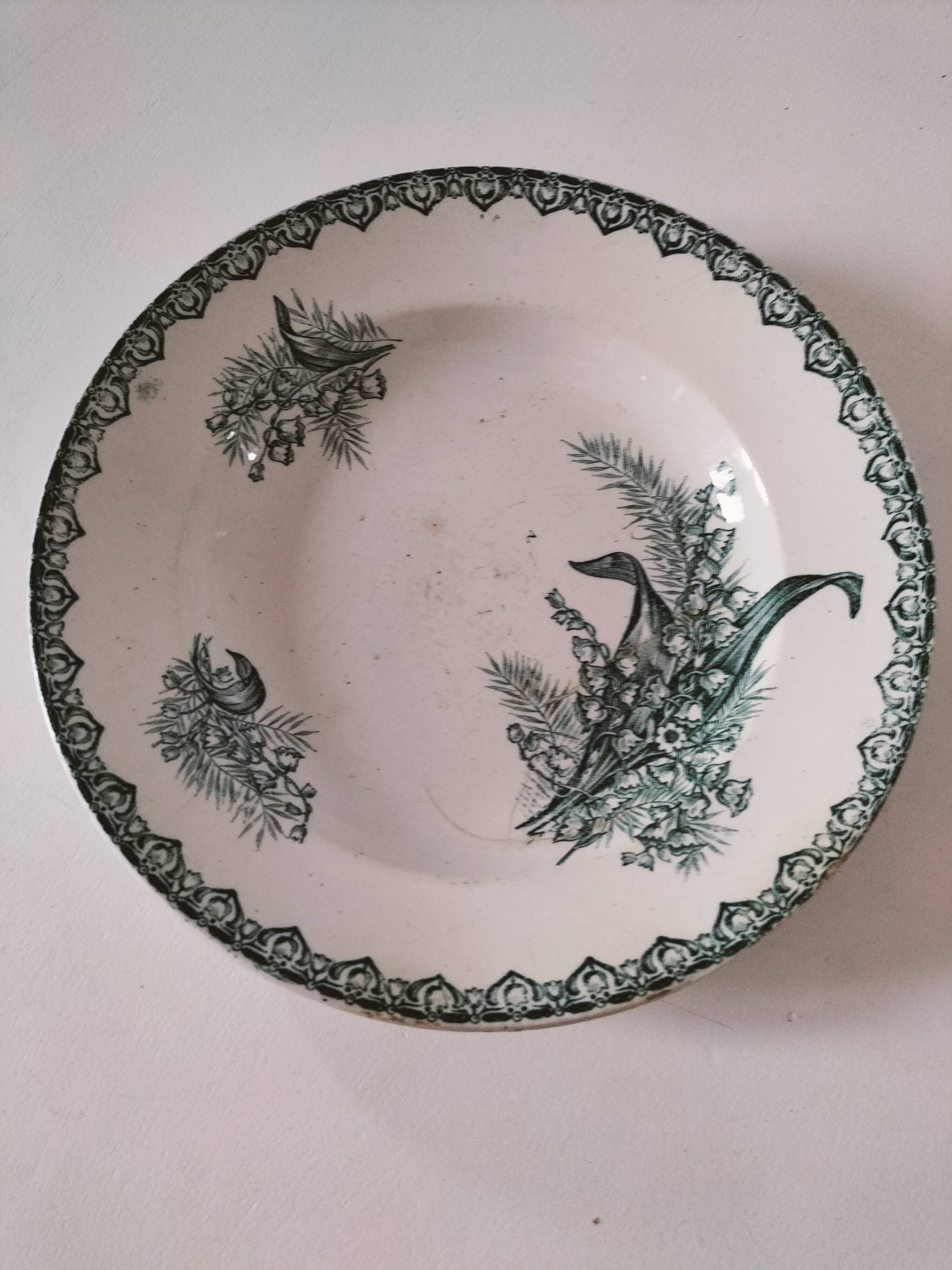 Antique plate from the Saint-Amandinoise pottery factory, Muguet pattern, circa 1900