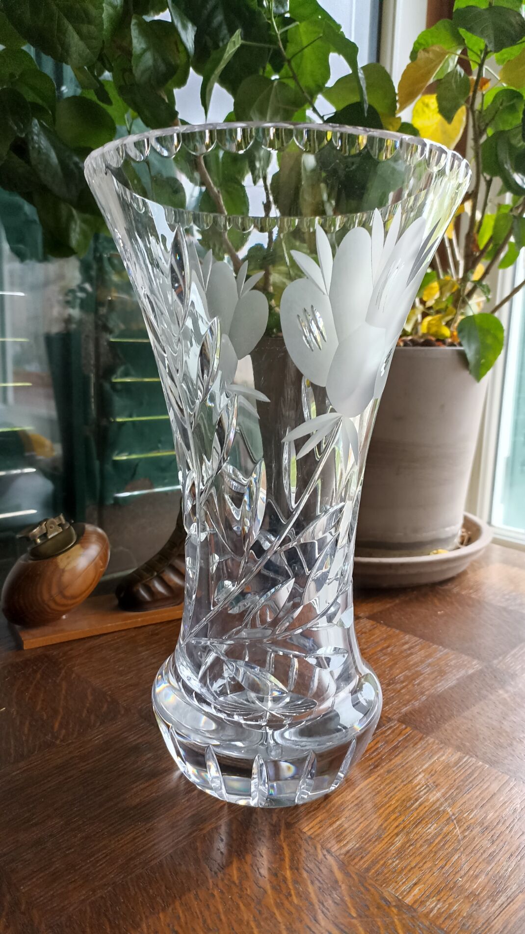 Carved solid crystal vase, floral decoration