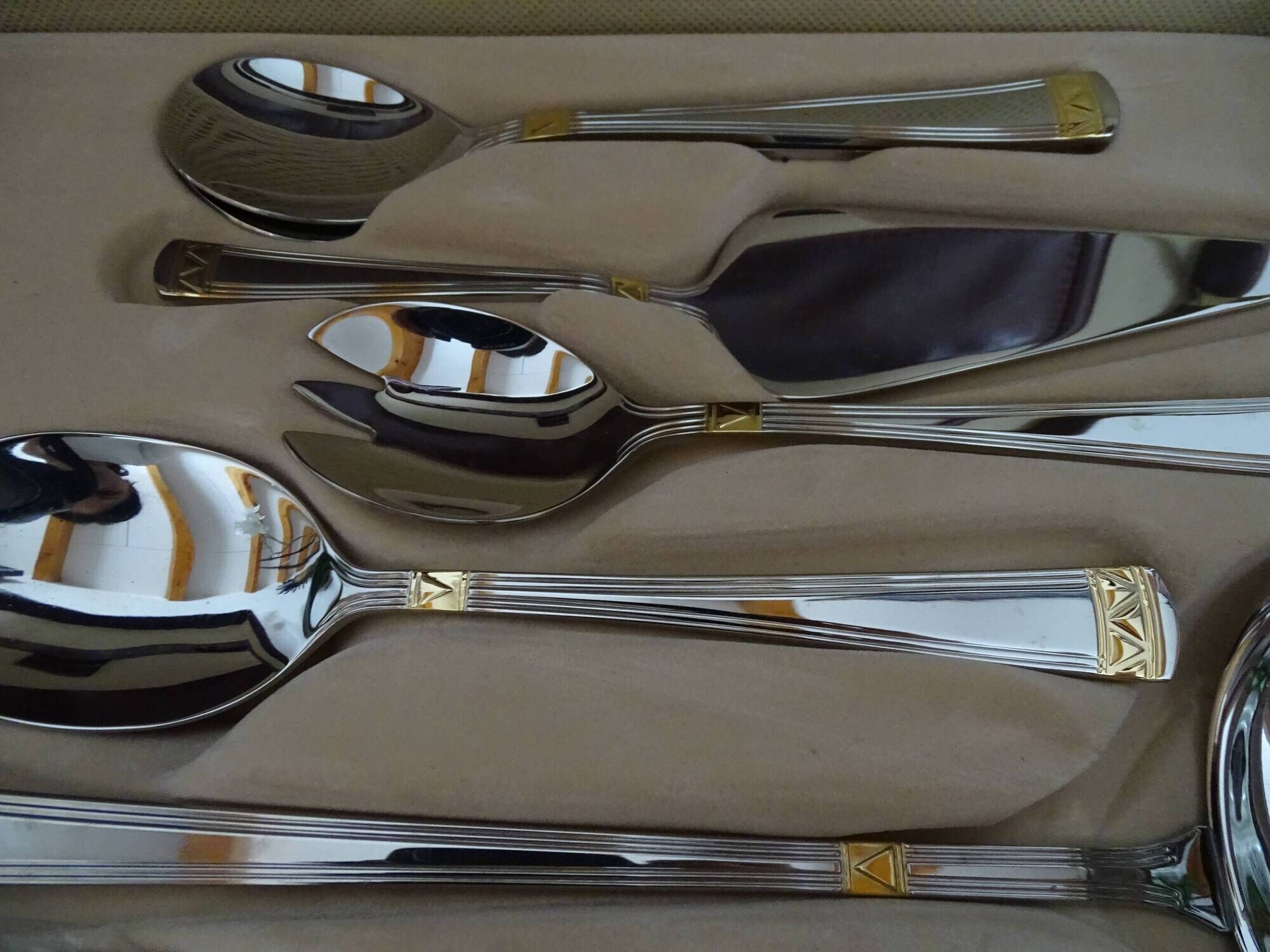 Ménagère soligen 72 pieces stainless steel and gold plated for 12 people