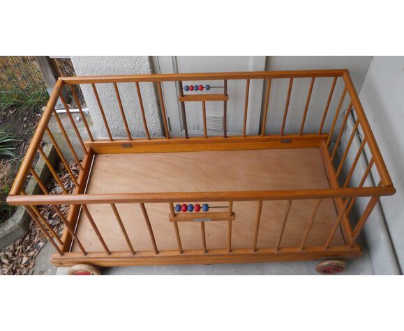 Lit D Enfant A Roulettes Pliant En Bois Vintage Selency Lit D Enfant A Roulettes Pliant En Bois Vintage Selency