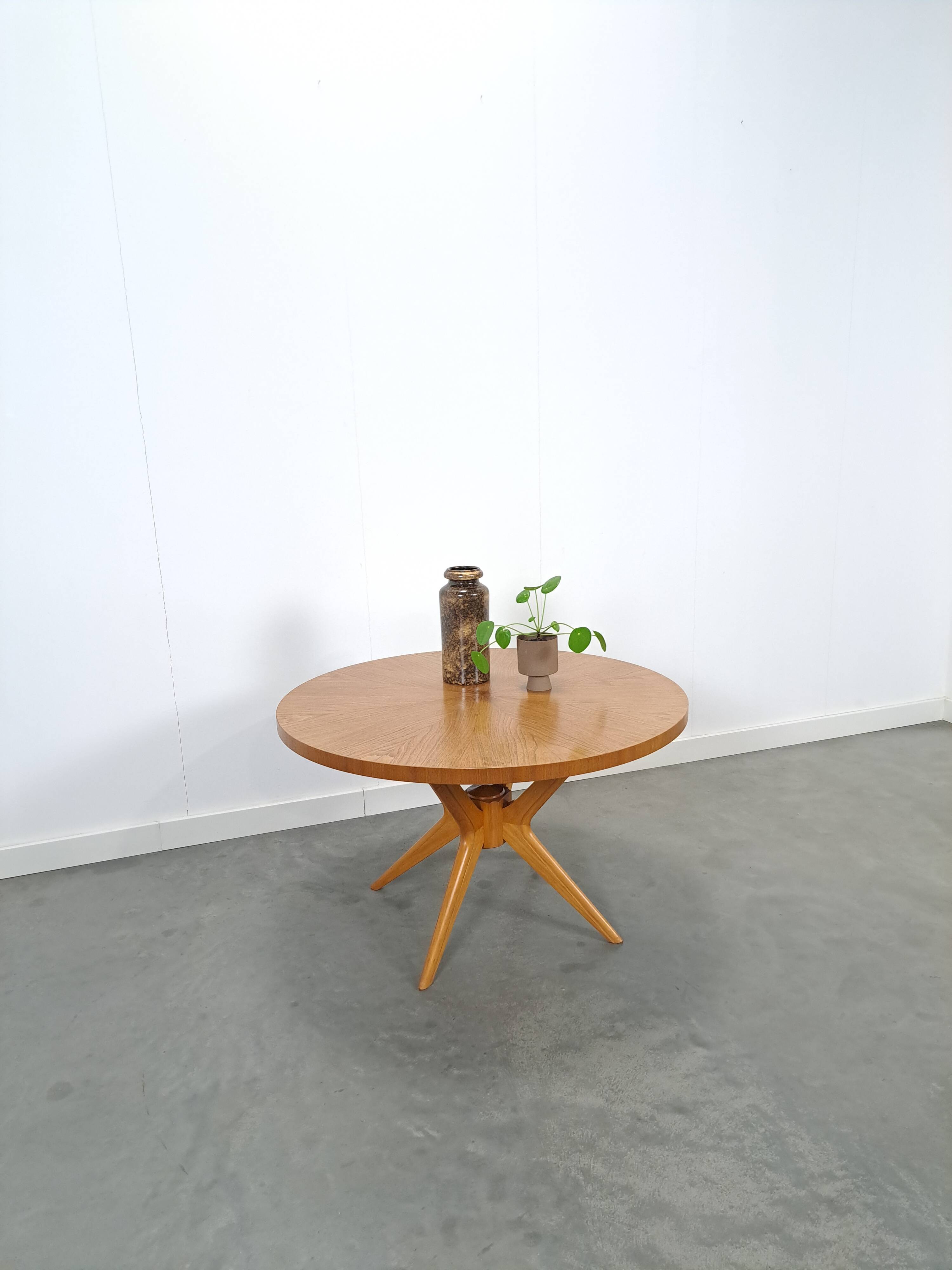 Table basse ronde avec pieds en bois Ilse Möbel