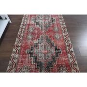 Tapis couloir rouge noué à la main turc des années 1960 111x391