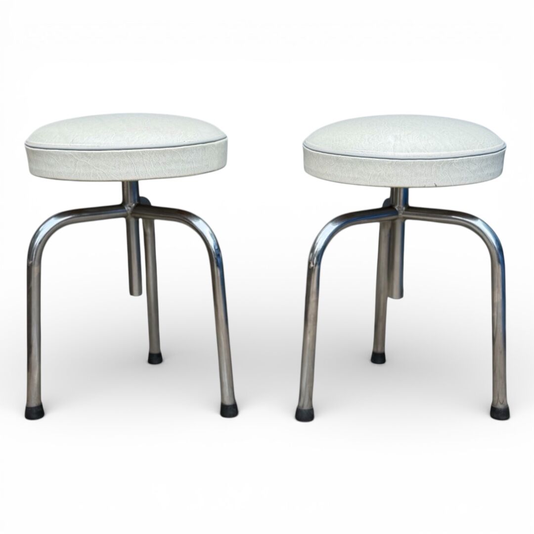 Pair of tripod workshop stools with screws from 1970.