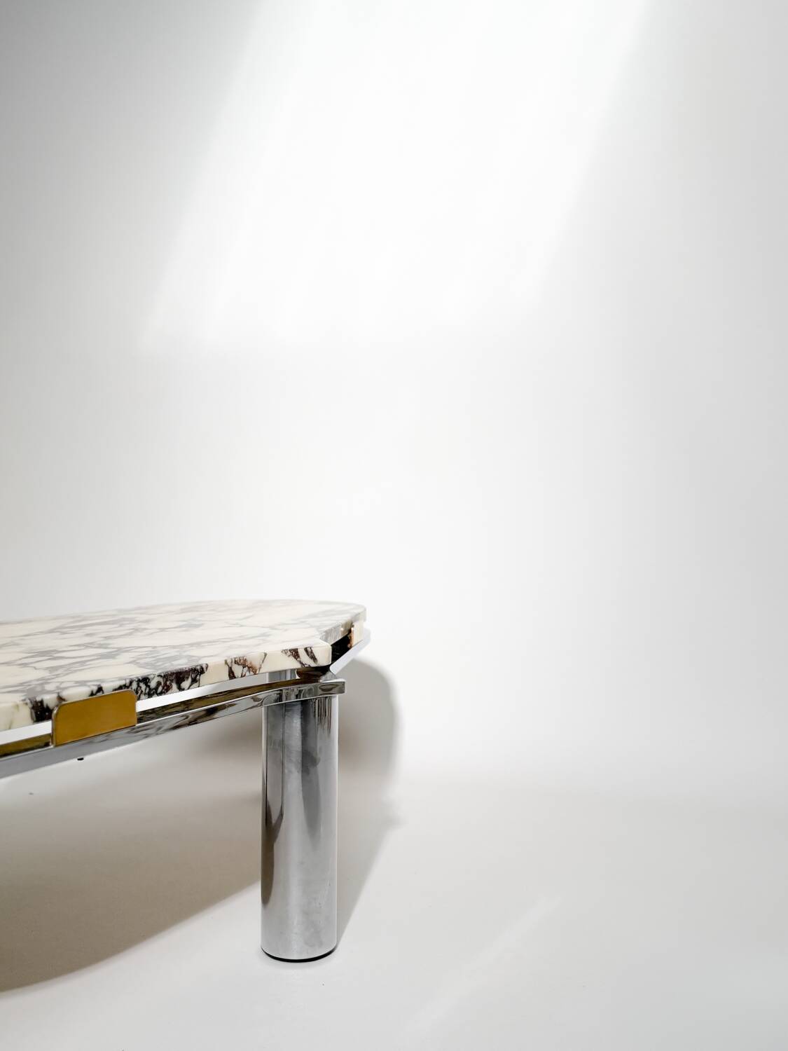Table basse vintage chrome et marbre