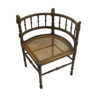 Traditional canning corner chair