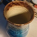 Stoneware ceramic vase with color gradient from the Accolay workshop