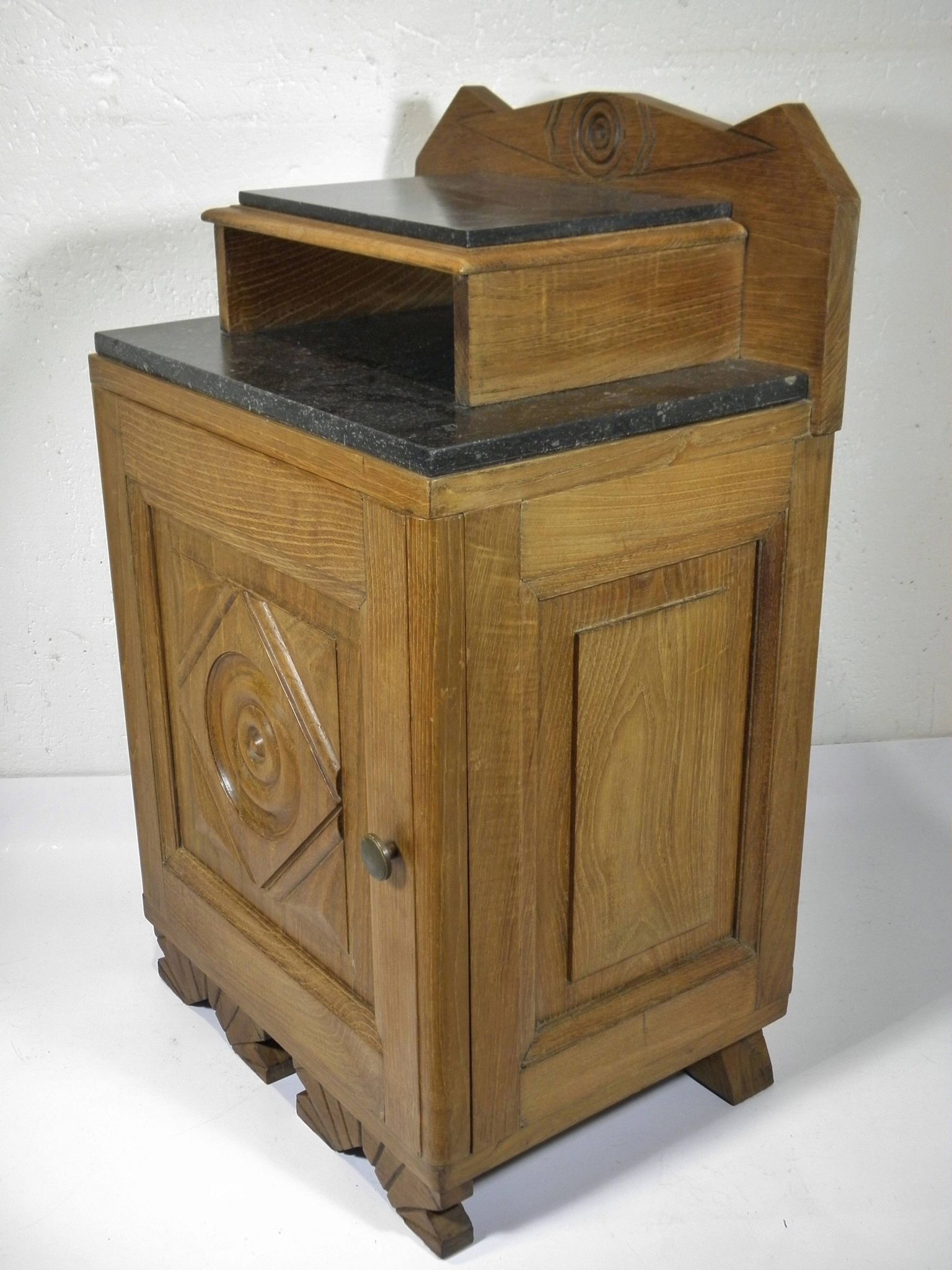 Art Deco accent furniture, Neo-Breton style
