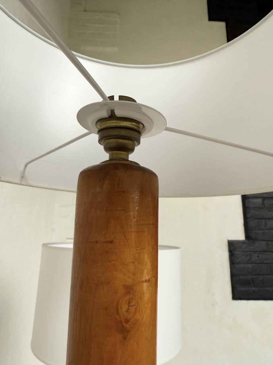 Paire de lampes de table bois chêne années 50