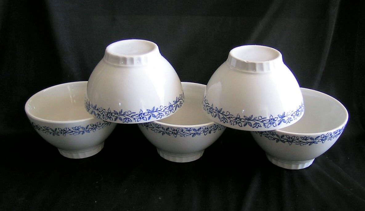 Earthenware bowls with floral decoration