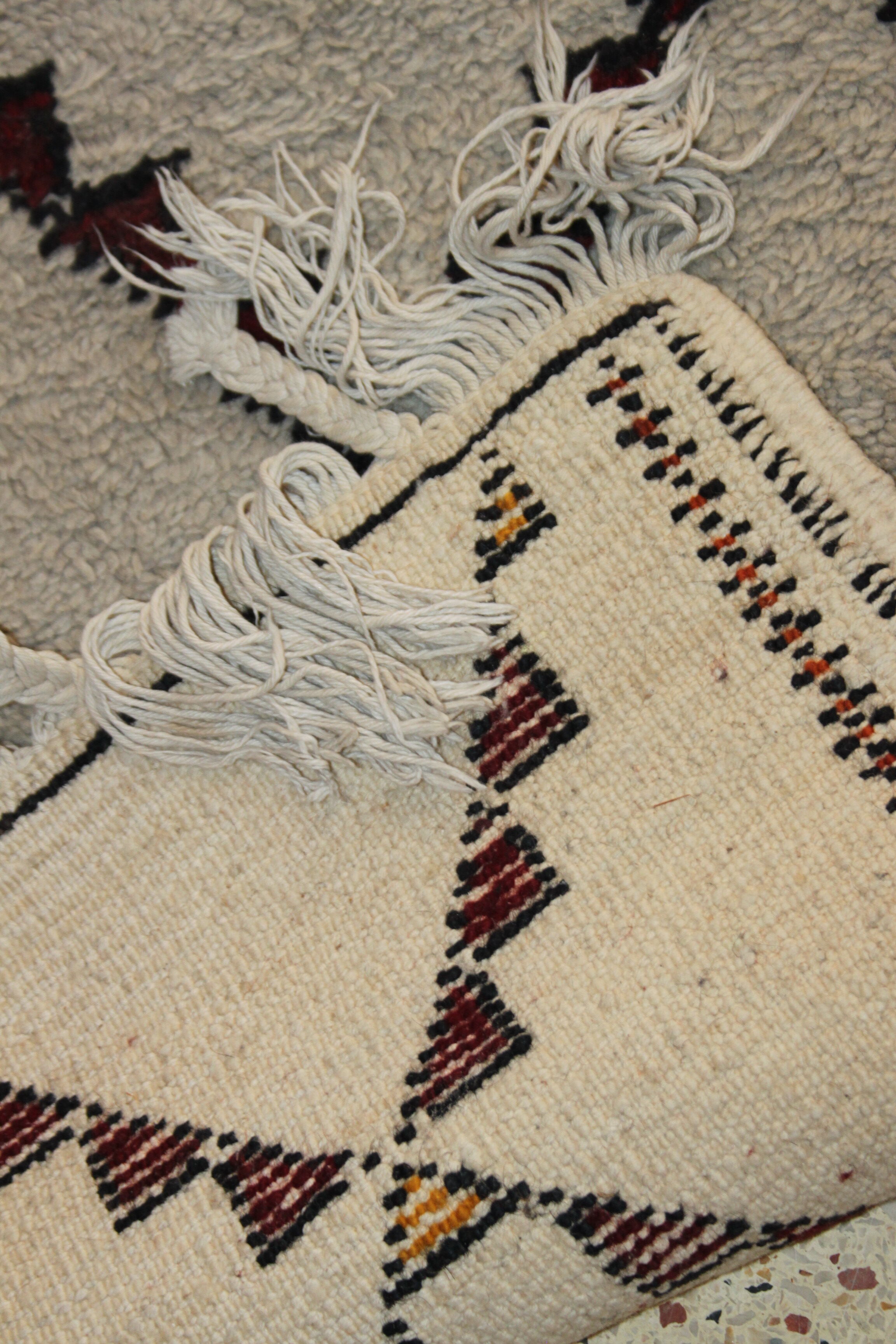 Former Berber carpet Beni Ouarain of the Moroccan Middle Atlas 135x81cm