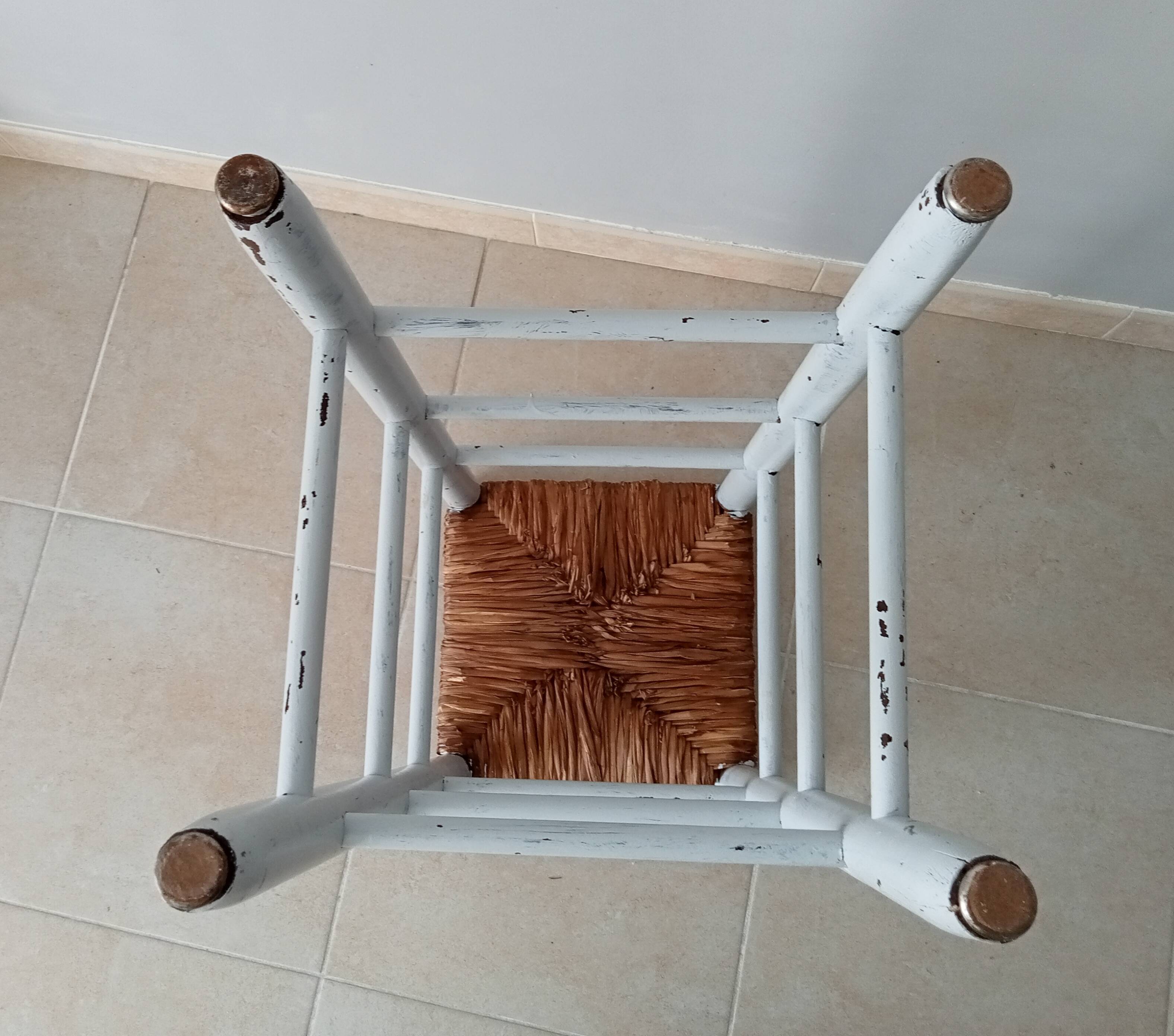 Antique stool high mulched