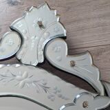 Ancien miroir vénitien, fronton biseauté base bois