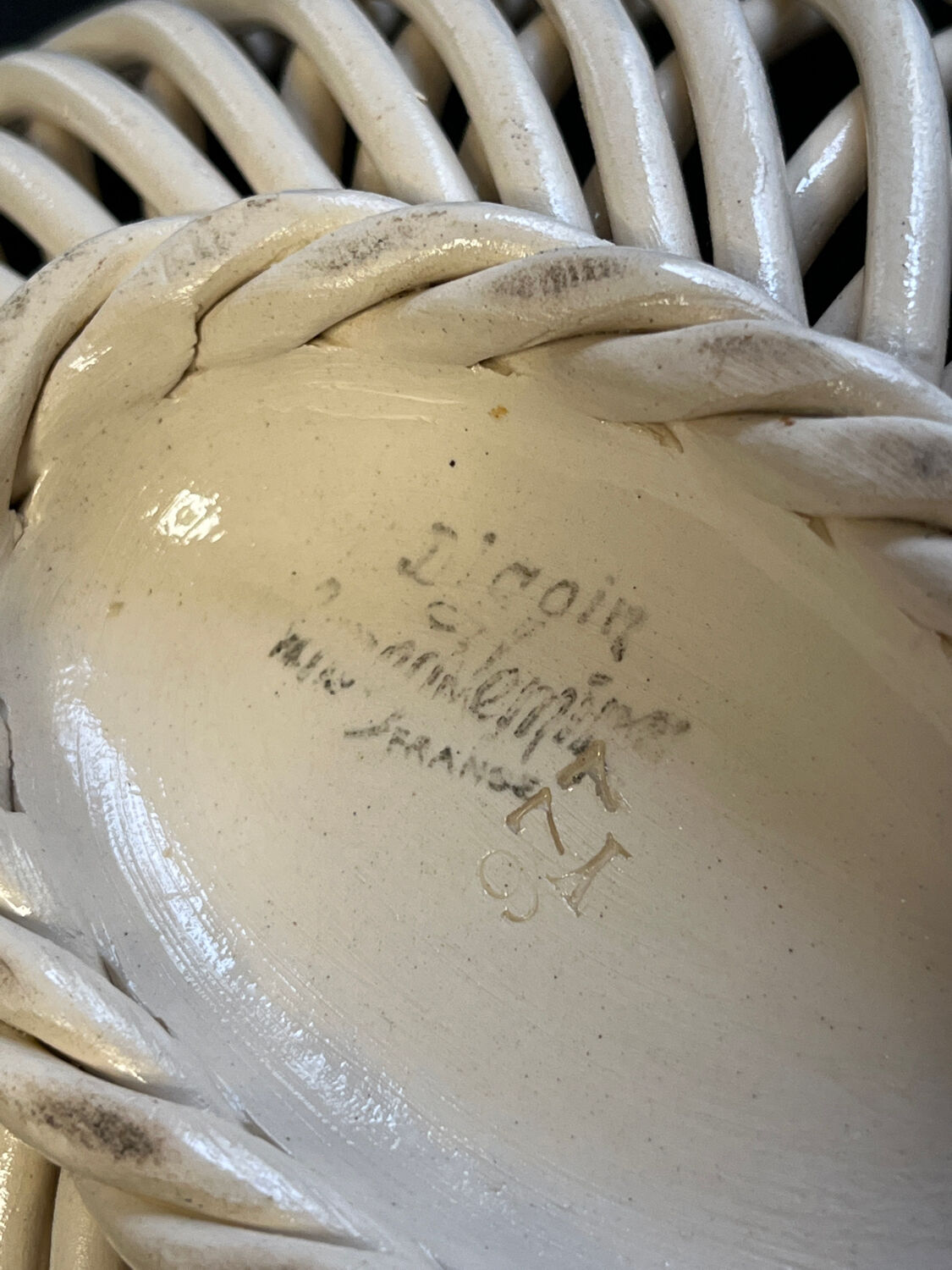Digoin ceramic basket
