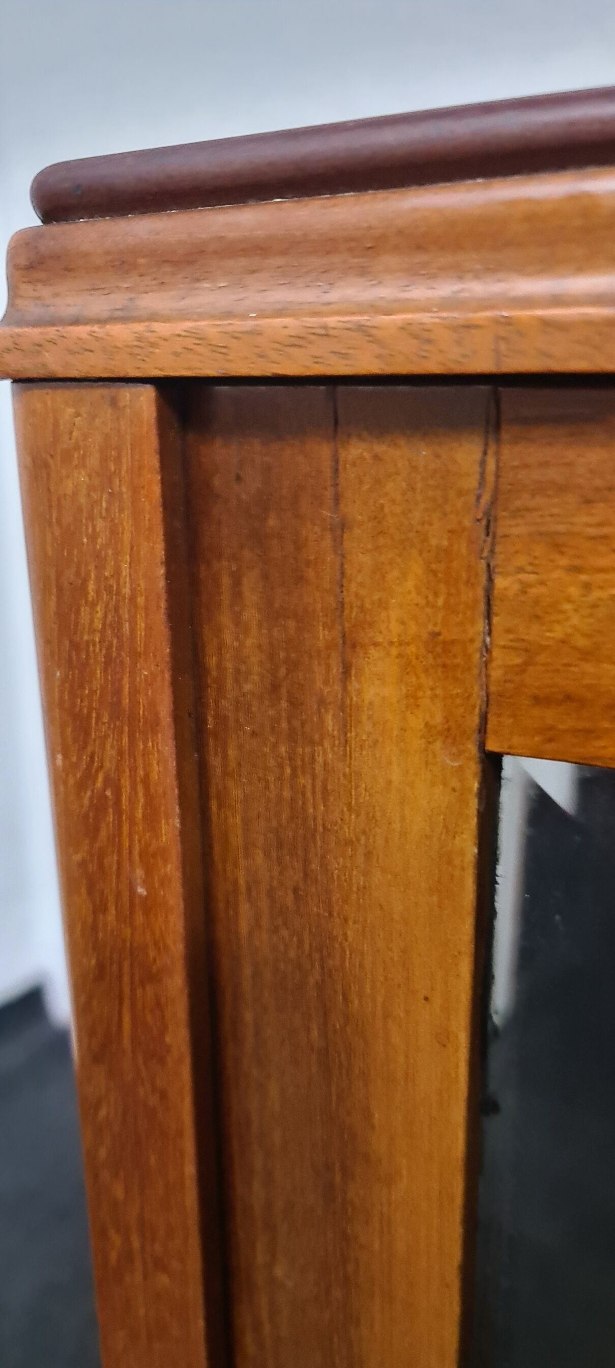 Vitrine de chêne millésimé