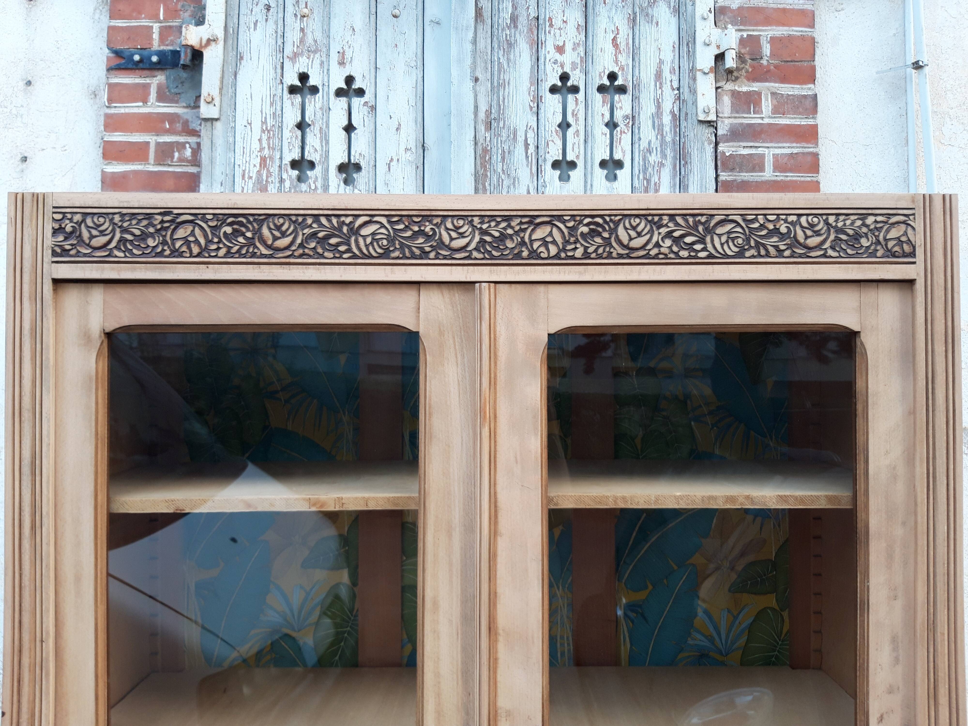 Parisian showcase cabinet year 30 gross